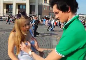 ロシアの美女1000人のおっぱいをタッチしたその手でプーチン首相と握手