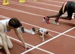ドジ踏んでばかりの小っちゃいオリンピック選手が巨大化…飲料水のCM