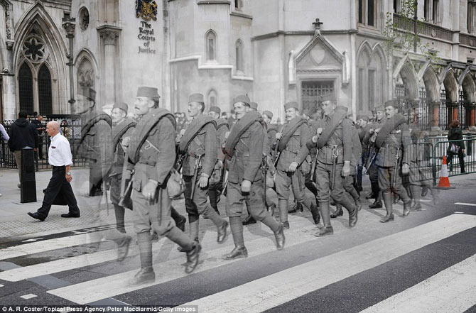 第一次大戦のイギリスと現代の写真を合成