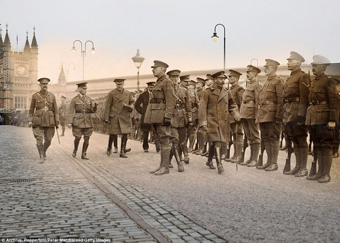 第一次大戦のイギリスと現代の写真を合成