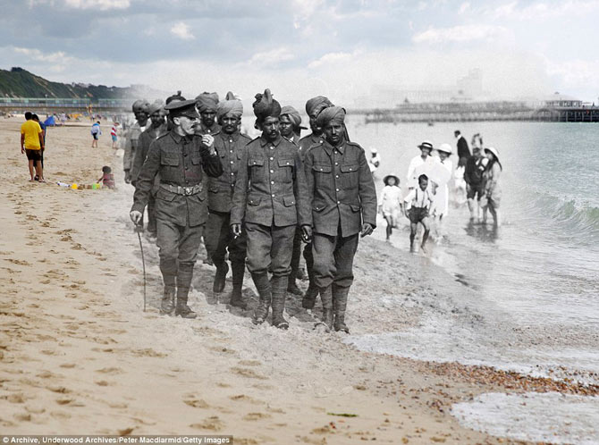 第一次大戦のイギリスと現代の写真を合成