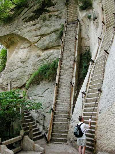 華山の危険な階段
