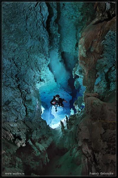 水中洞窟探検