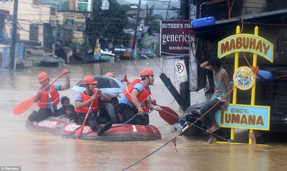 台風被害でマニラに洪水