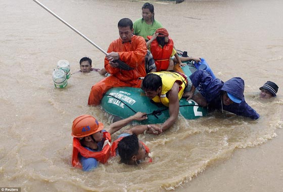 台風被害でマニラに洪水