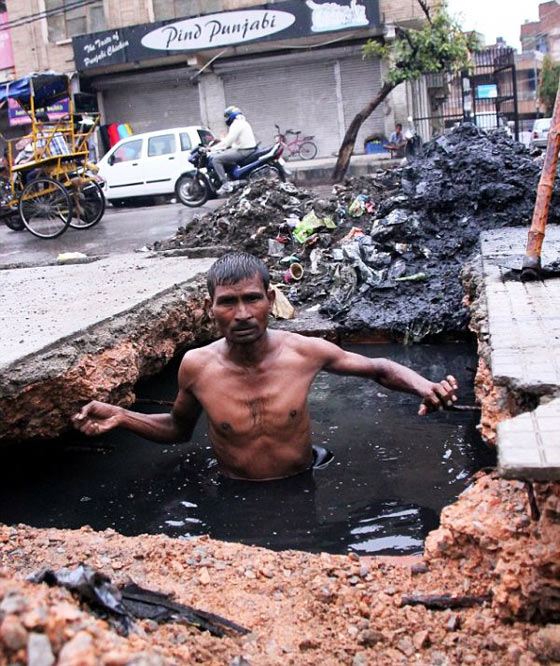 インドの下水清掃員