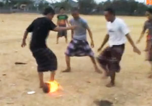 火の玉サッカーのインドネシア学生