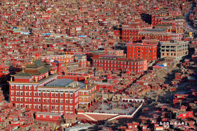 東チベットの秘境ラルン・ガル・ゴンパ