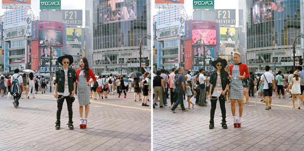 カップルが服とポーズを交換っこ