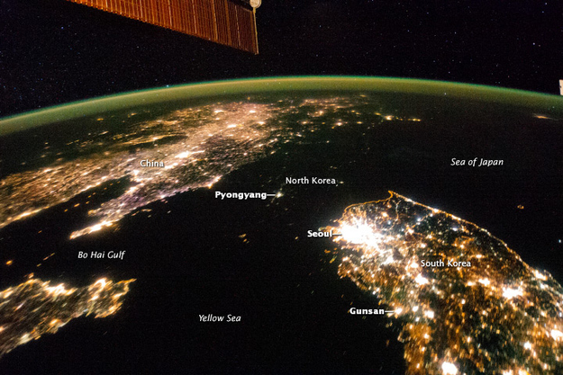 夜の北朝鮮は暗い