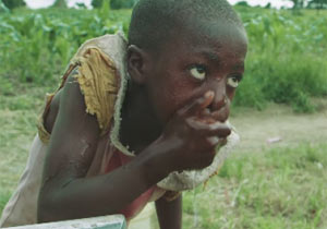 初めてきれいな水を手にしたザンビアの子供たち